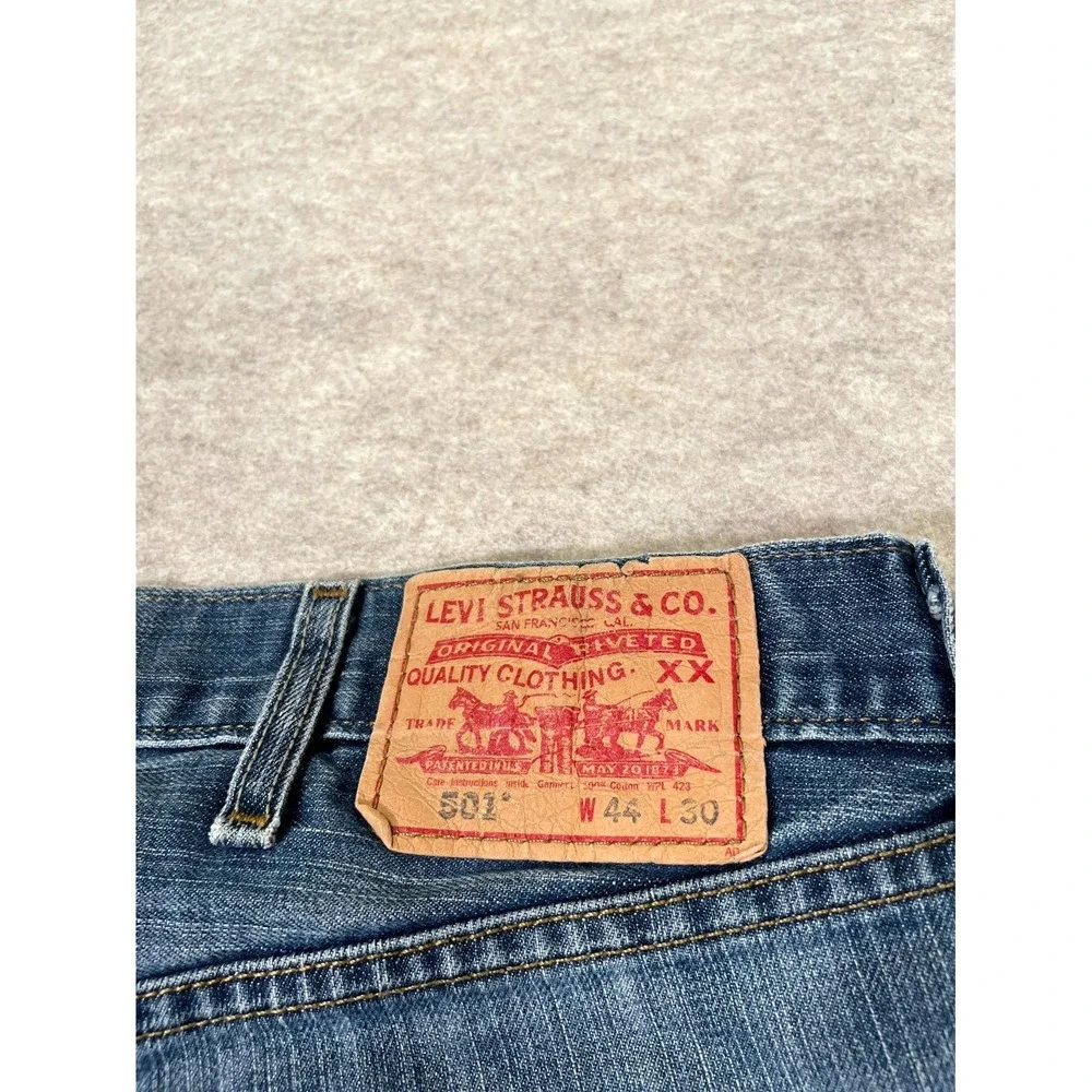 Levis 501 Original Fit Jeans Mens 44x30 Blue Whiskered Denim Cotton Straight Leg